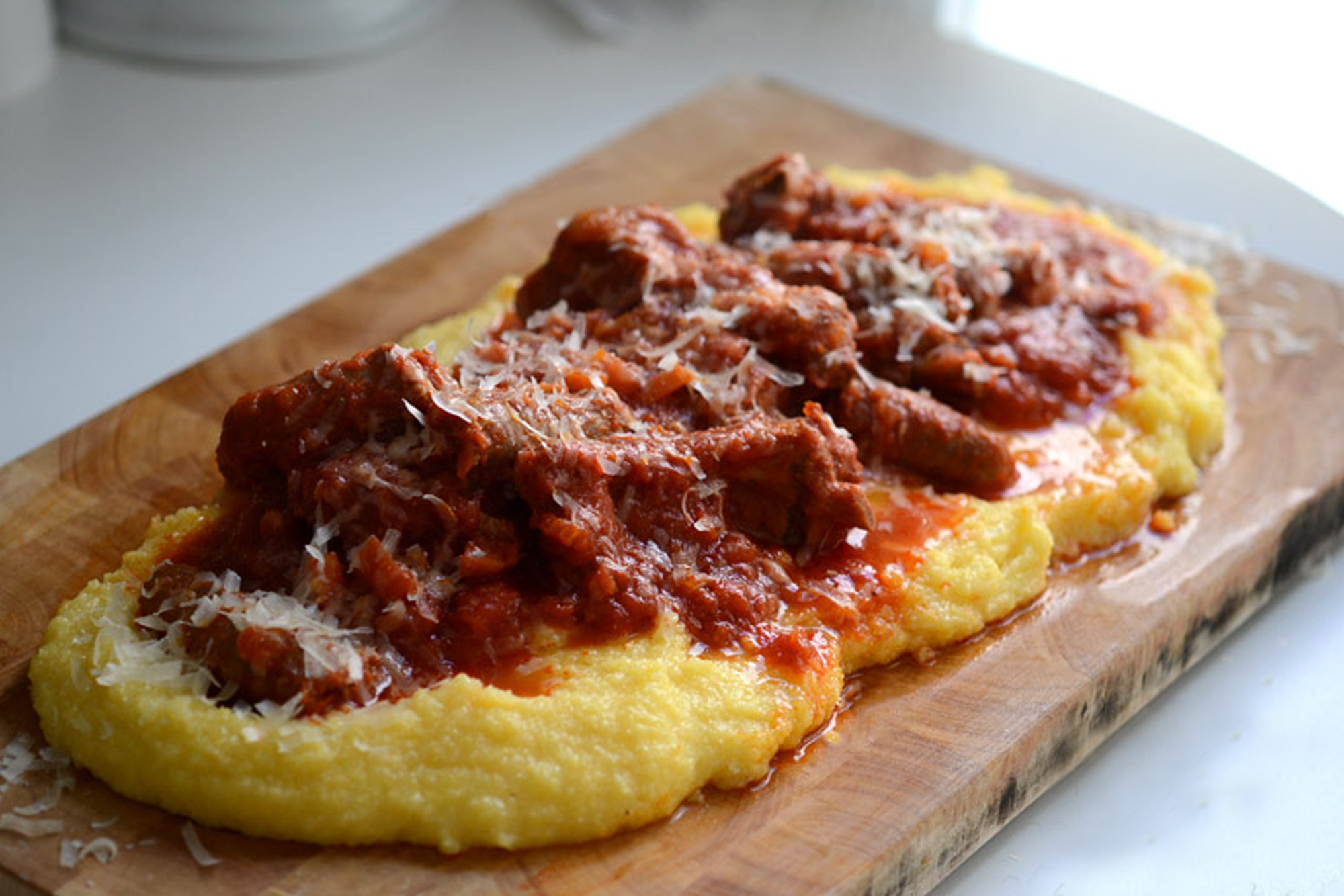 Polenta con salchichas